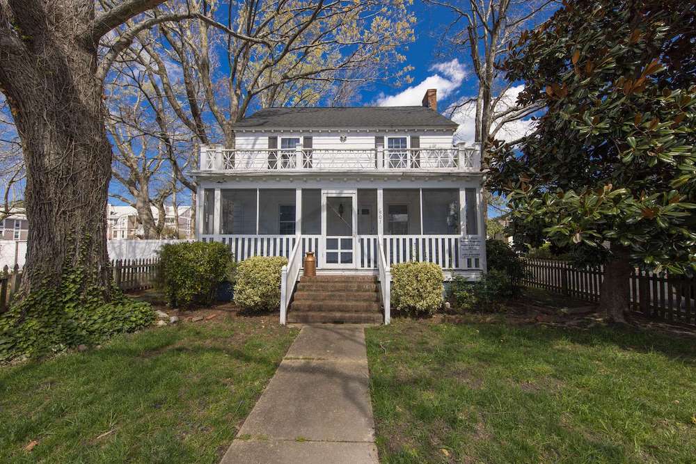 exterior view of Street White House in Virginia Beach, VA